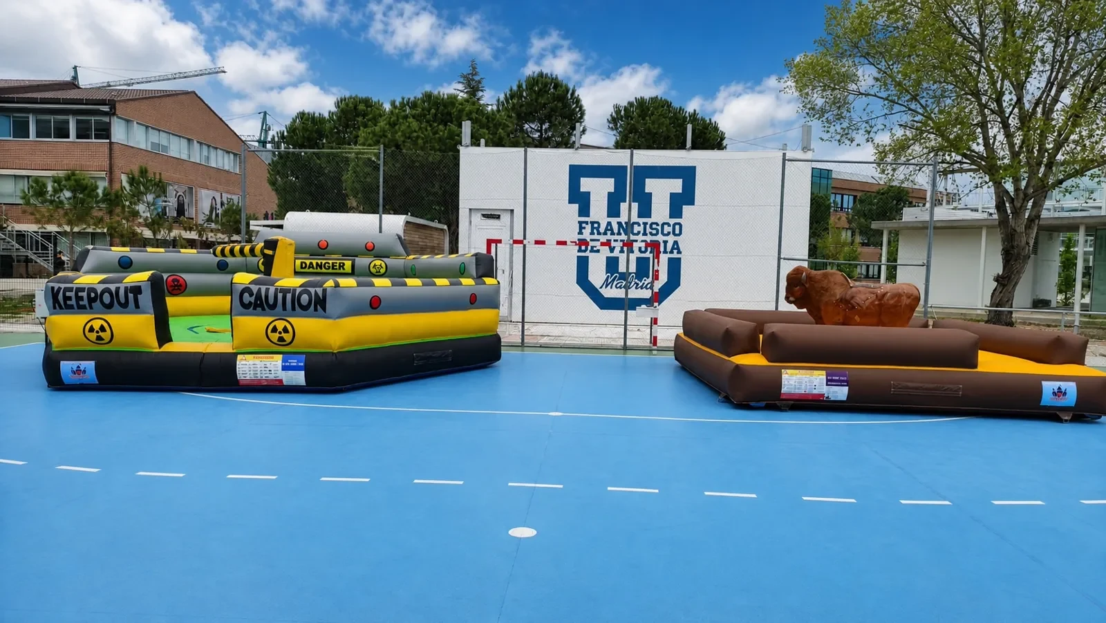 Toro y barredora de Fiesta y Eventos en Universidad Francisco de Vitoria