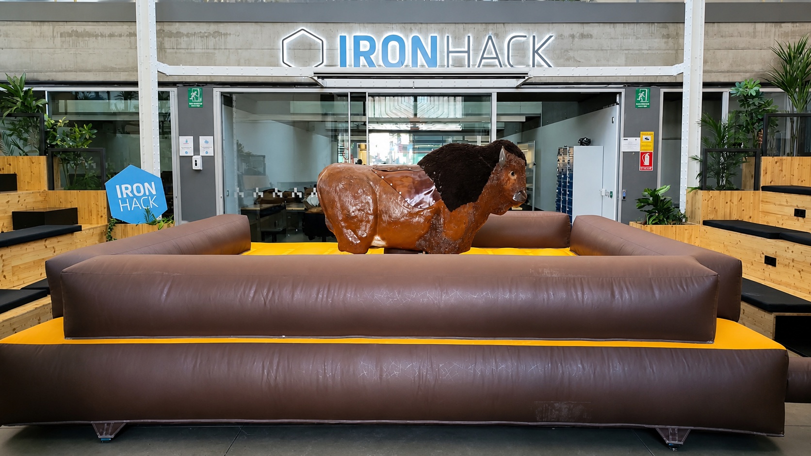 Ironhack: Evento de empresa · Toro mecánico